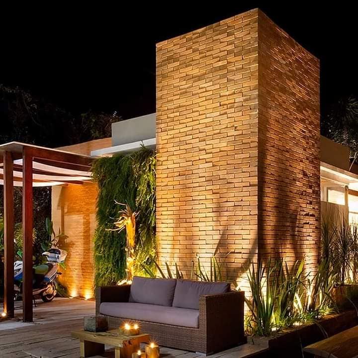 Interlocking bricks construction